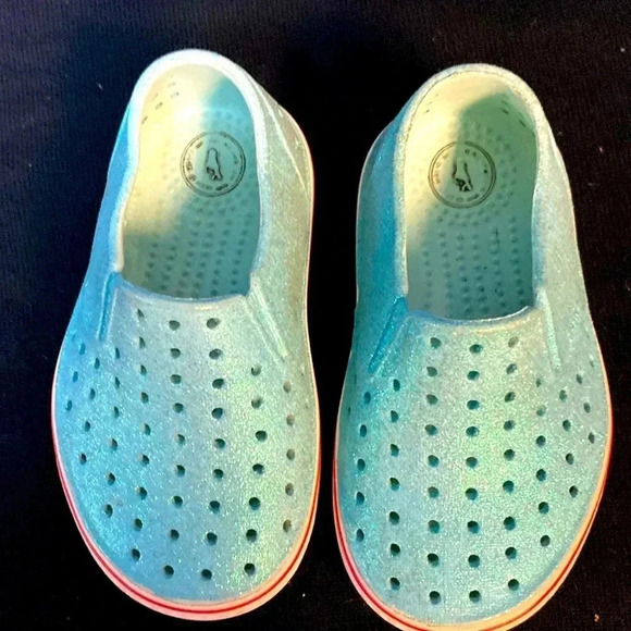 NATIVE SLIP ON SHOES TEAL GLITTER GIRLS SHOES SIZE 7 GOOD CLEAN CONDITION - Picture 1 of 13
